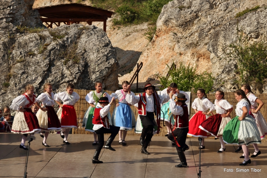 Ertl Pálné Megyei Gyermek Néptánc Találkozó