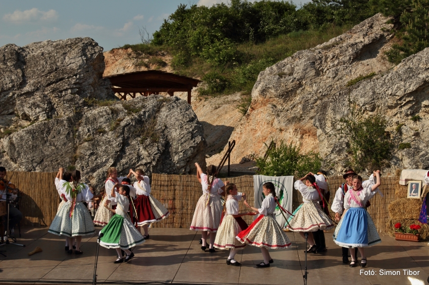 Ertl Pálné Megyei Gyermek Néptánc Találkozó