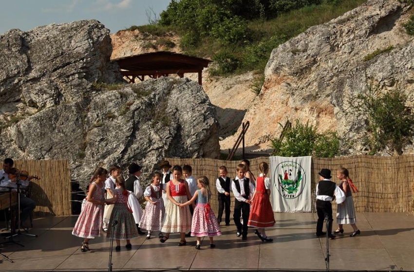 Ertl Pálné Megyei Gyermek Néptánc Találkozó