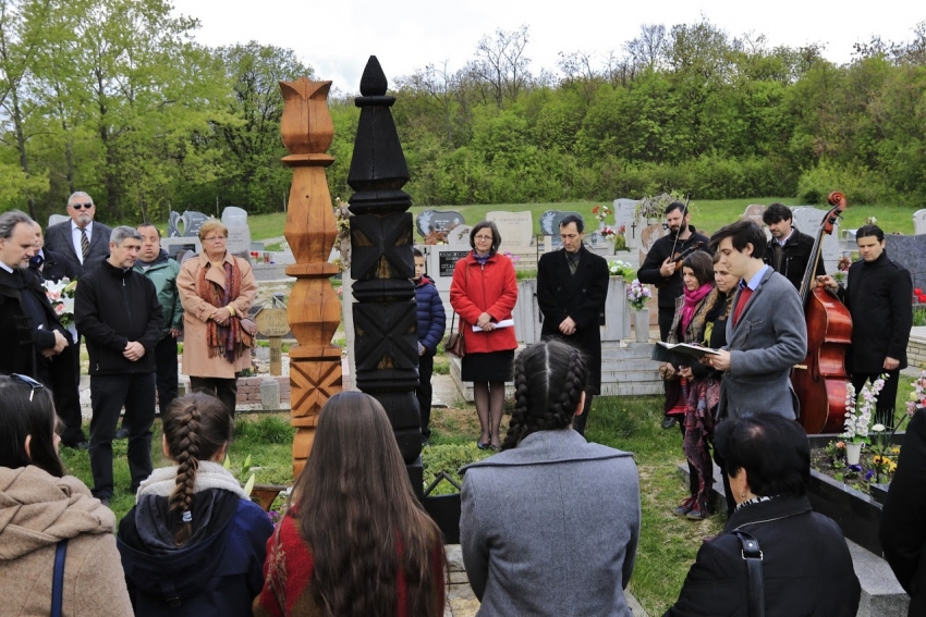 Ertl Pálné kopjafa avatás