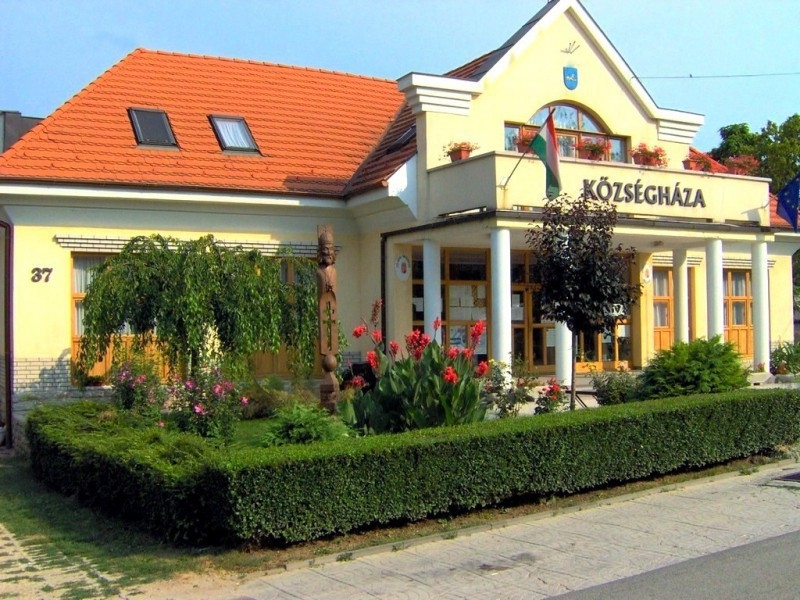 Bizottsági és Képviselő-testületi ülés - 2015 december hó