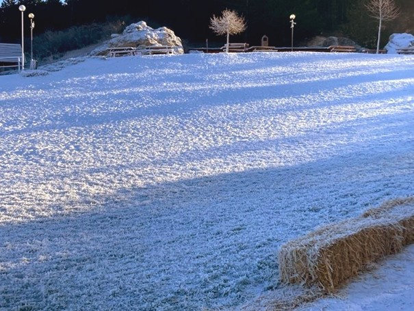 Üzemel a szánkódomb a Közparkban!