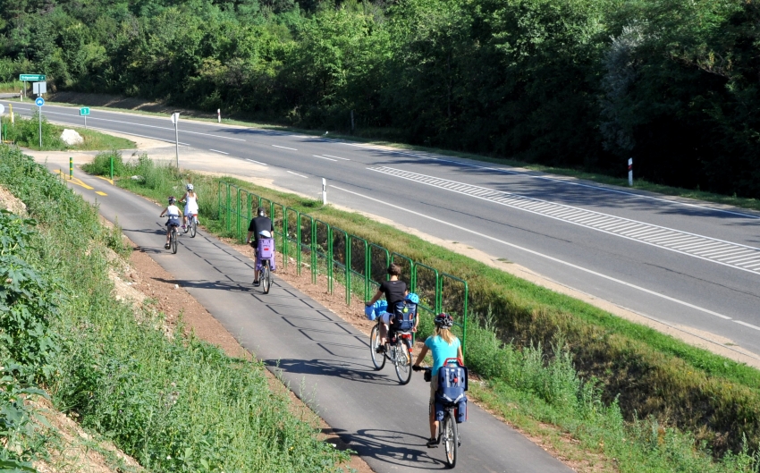 Kerékpáros turisztikai fejlesztés Balatonfűzfő-Litér-Szentkirályszabadja térségében
